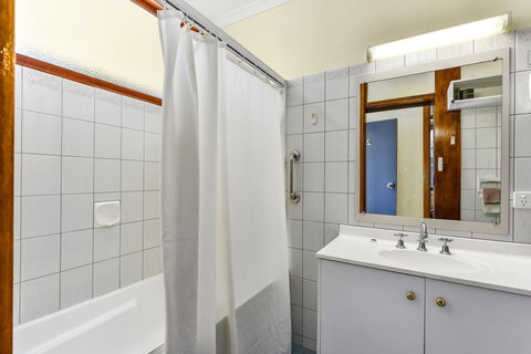 William Macintosh Motor Lodge - Tourism Gold Coast 4