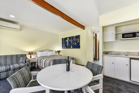 William Macintosh Motor Lodge - Tourism Gold Coast 5