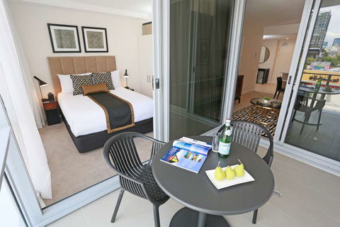 Alex Perry Hotel And Apartments - Gold Coast 2