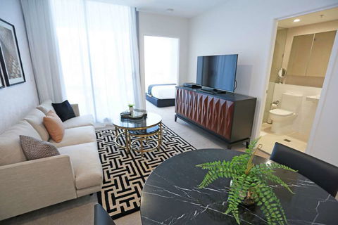 Alex Perry Hotel And Apartments - Gold Coast 3
