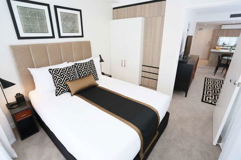 Alex Perry Hotel And Apartments - Gold Coast 4