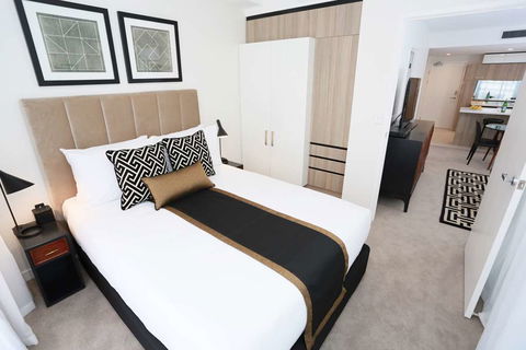 Alex Perry Hotel And Apartments - Gold Coast 5