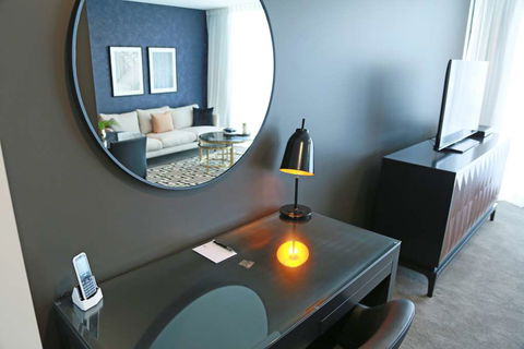 Alex Perry Hotel And Apartments - Gold Coast 8