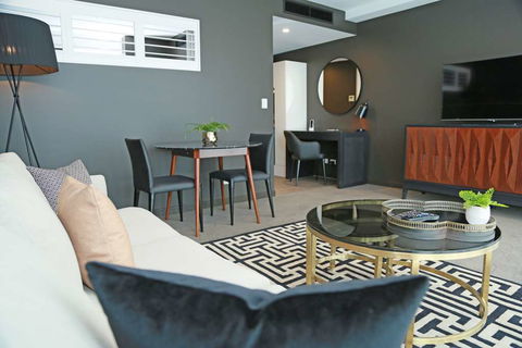 Alex Perry Hotel And Apartments - Gold Coast 9
