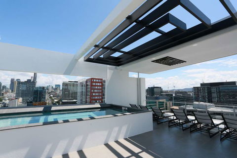 Alex Perry Hotel And Apartments - Gold Coast 17