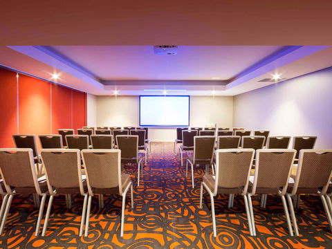 Novotel Canberra - Tourism Gold Coast 7