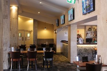 Newman Hotel - Tourism Gold Coast 2