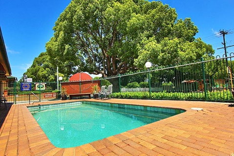 Garden City Motor Inn - Tourism Gold Coast 1