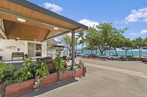 Beach House Motel - Tourism Gold Coast 0