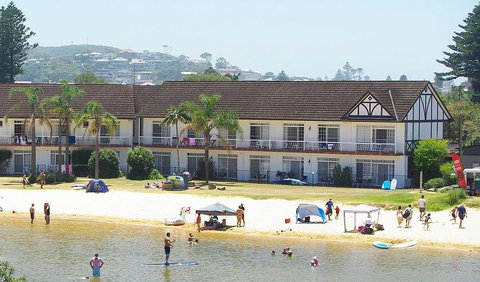 The Clan Lakeside Lodge - Tourism Gold Coast 0