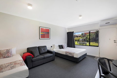 Hamilton Lakeside Motel - Tourism Gold Coast 7