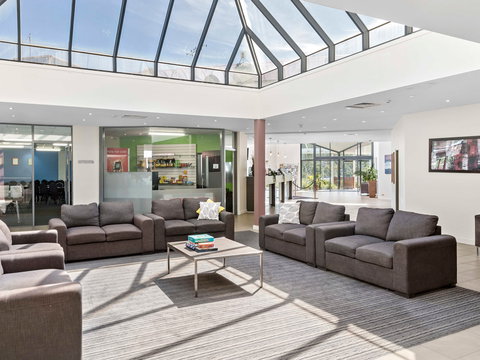 Ibis Styles Eagle Hawk Canberra Resort - Gold Coast 0