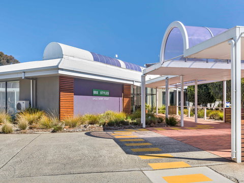 Ibis Styles Eagle Hawk Canberra Resort - Gold Coast 1
