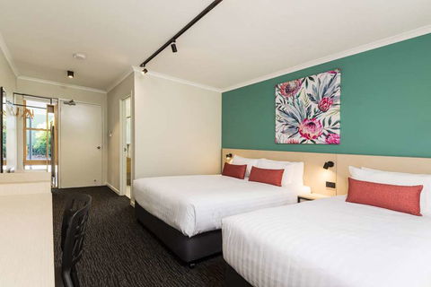 NIghtcap At Balaclava Hotel - Tourism Gold Coast 2