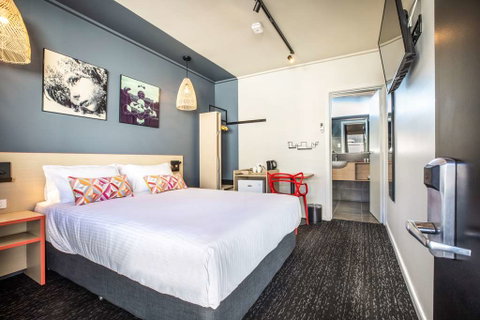 Monash Hotel - Tourism Gold Coast 1