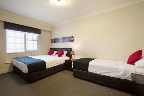 Enfield Hotel - Tourism Gold Coast 1