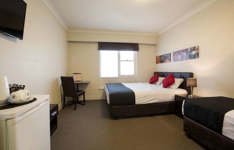 Enfield Hotel - Tourism Gold Coast 2