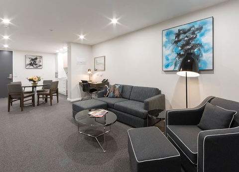 Avenue Hotel Canberra - Tourism Gold Coast 2