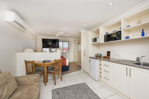 Soldiers Motel - Tourism Gold Coast 13