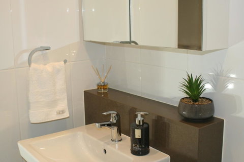 Modern Executive Apt@Barton*1BR*WiFi*Gym*Secure Parking*Canberra - Tourism Gold Coast 3