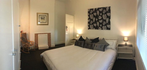 Cowan Street Bungalow - Tourism Gold Coast 3