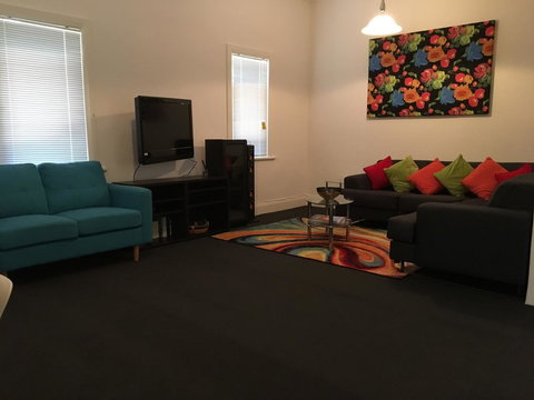 Cowan Street Bungalow - Tourism Gold Coast 7