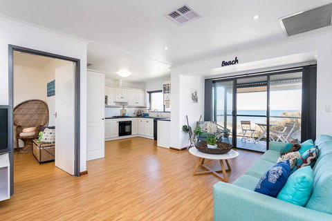 Blissful Beachfront Beachouse - Gold Coast 7