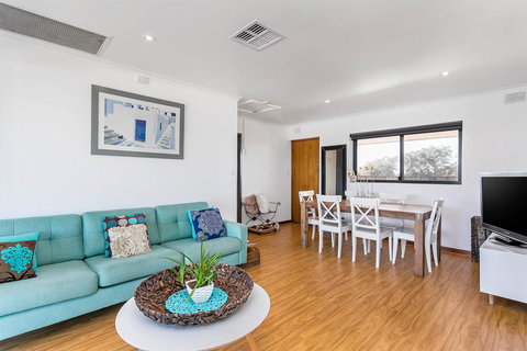 Blissful Beachfront Beachouse - Gold Coast 5