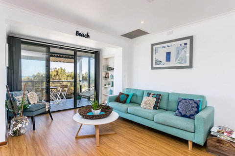 Blissful Beachfront Beachouse - Gold Coast 6