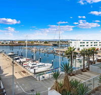 Port Adelaide Executive Waterfront Apartment - Gold Coast