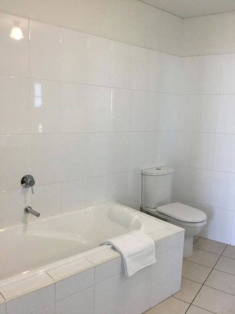 Wallaroo Marina Waterfront Luxe Apartment - Tourism Gold Coast 19