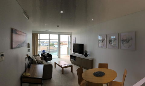 Wallaroo Marina Waterfront Luxe Apartment - Tourism Gold Coast 1