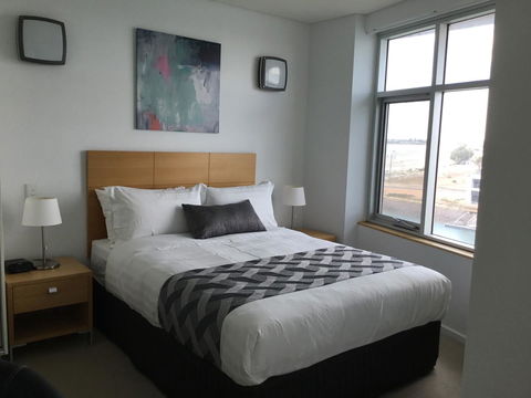 Wallaroo Marina Waterfront Luxe Apartment - Tourism Gold Coast 14