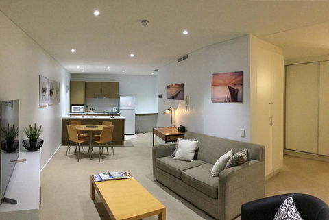 Wallaroo Marina Waterfront Luxe Apartment - Tourism Gold Coast 2