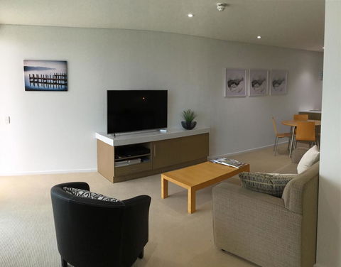 Wallaroo Marina Waterfront Luxe Apartment - Tourism Gold Coast 6