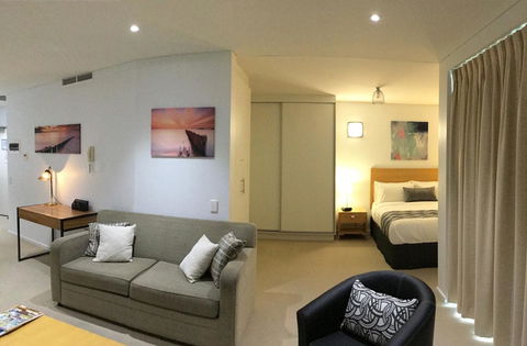 Wallaroo Marina Waterfront Luxe Apartment - Tourism Gold Coast 8