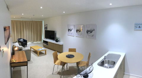 Wallaroo Marina Waterfront Luxe Apartment - Tourism Gold Coast 4