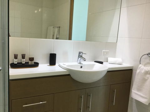 Wallaroo Marina Waterfront Luxe Apartment - Tourism Gold Coast 18