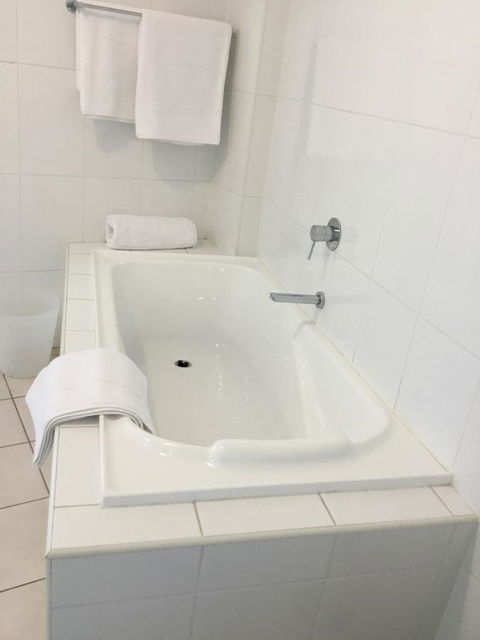 Wallaroo Marina Waterfront Luxe Apartment - Tourism Gold Coast 20