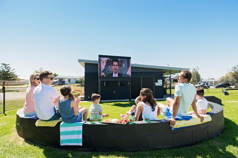 The Retreat West Beach Parks - Gold Coast 8