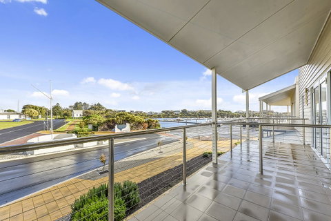 Aloha Waterfront Properties - Tourism Gold Coast 23
