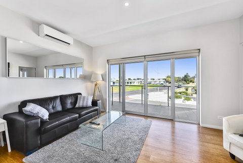 Aloha Waterfront Properties - Tourism Gold Coast 26