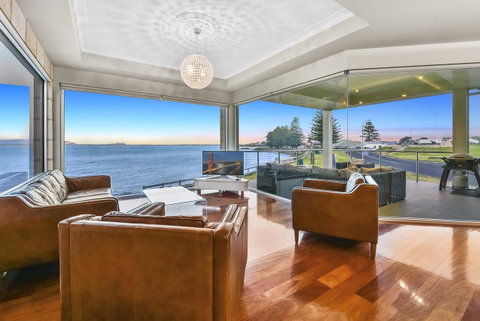 Aloha Waterfront Properties - Tourism Gold Coast 4