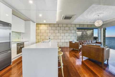 Aloha Waterfront Properties - Tourism Gold Coast 22