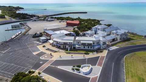 Aloha Waterfront Properties - Tourism Gold Coast 1