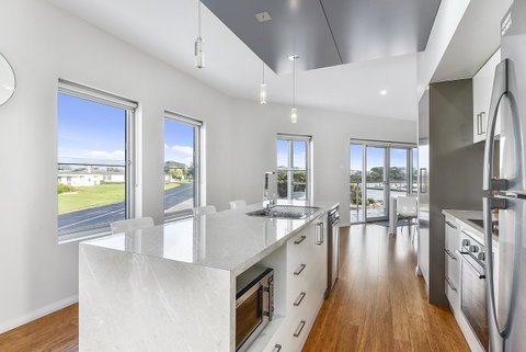 Aloha Waterfront Properties - Tourism Gold Coast 15