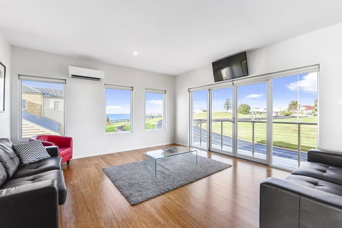 Aloha Waterfront Properties - Tourism Gold Coast 30