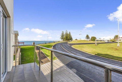 Aloha Waterfront Properties - Tourism Gold Coast 14