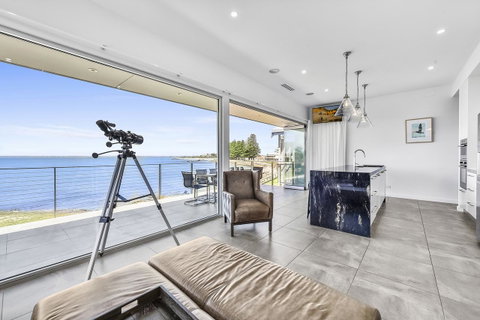 Aloha Waterfront Properties - Tourism Gold Coast 8