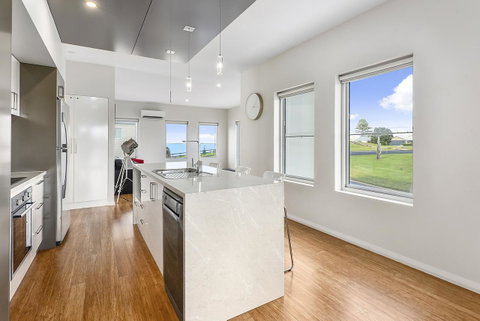 Aloha Waterfront Properties - Tourism Gold Coast 6